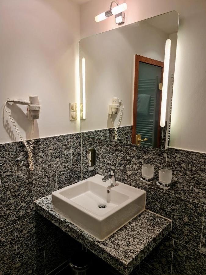 Hotel Restaurant Felix Bensheim Kültér fotó